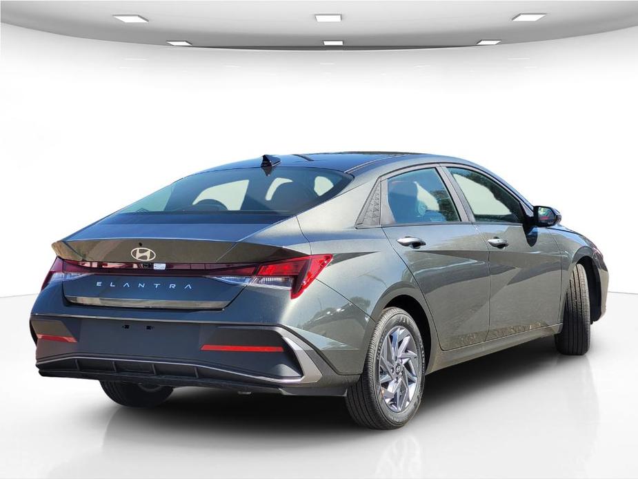 new 2024 Hyundai Elantra car, priced at $25,110