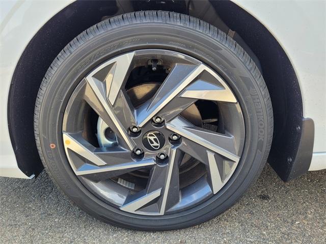 new 2025 Hyundai Elantra car, priced at $26,400