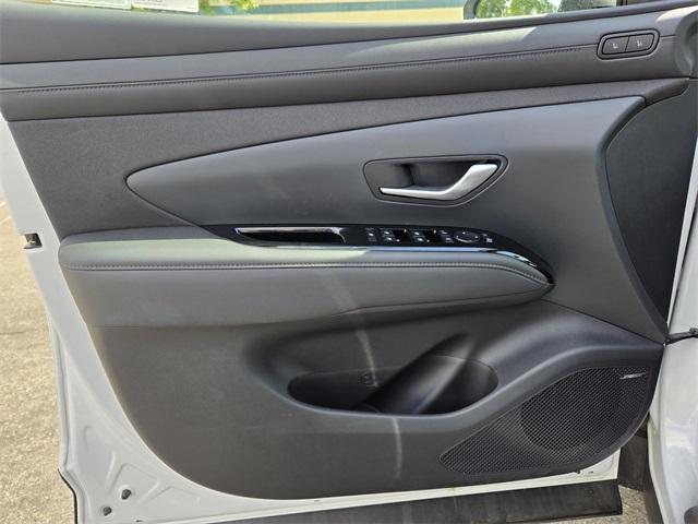 new 2025 Hyundai TUCSON Hybrid car, priced at $43,085