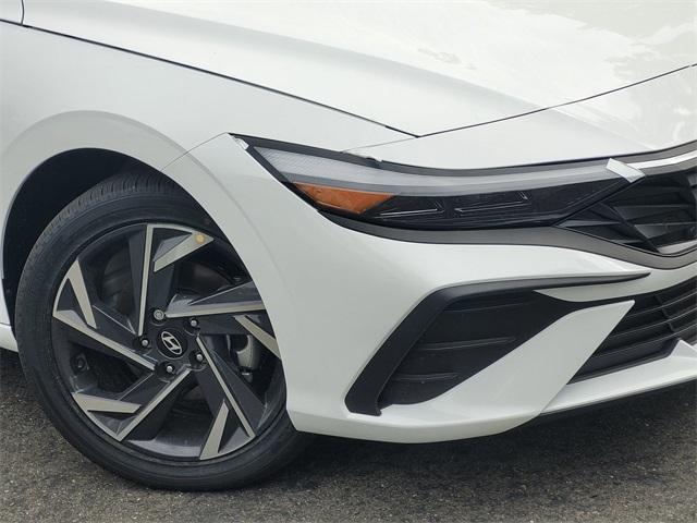 new 2025 Hyundai ELANTRA HEV car, priced at $25,200