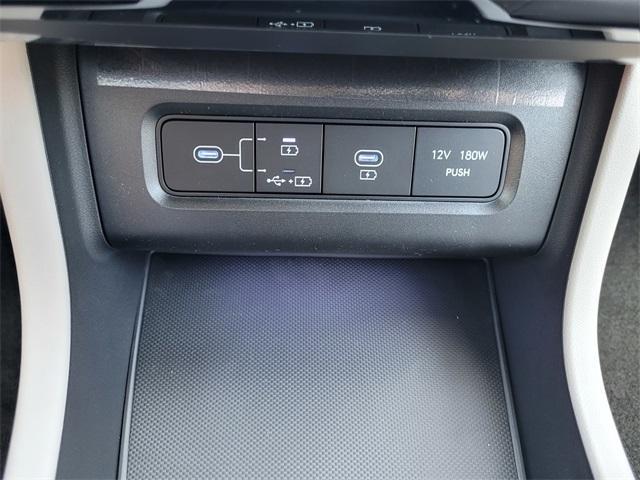 new 2025 Hyundai TUCSON Hybrid car, priced at $37,195