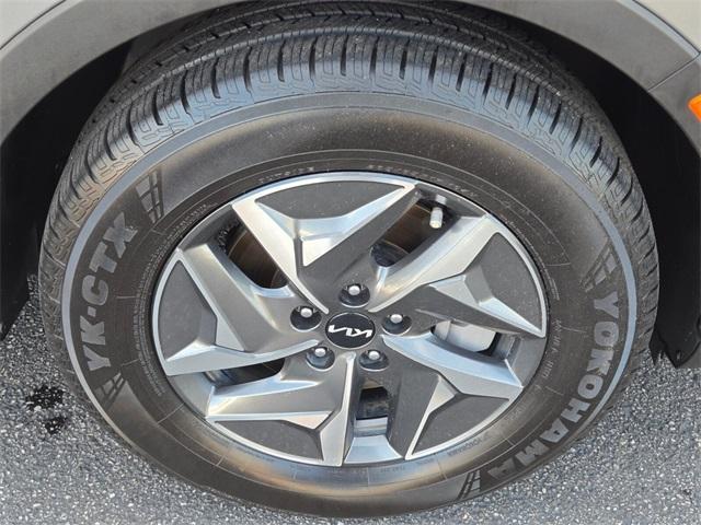used 2022 Kia Sorento Hybrid car, priced at $22,950