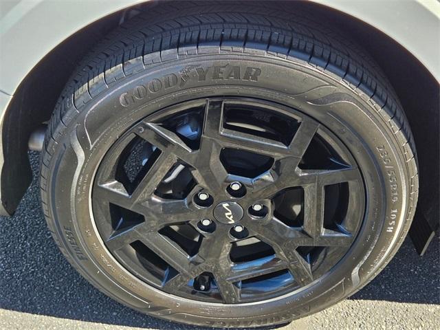 used 2025 Kia Carnival car, priced at $45,866