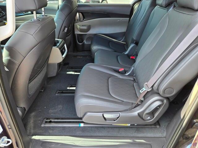 new 2025 Kia Carnival Hybrid car, priced at $42,160