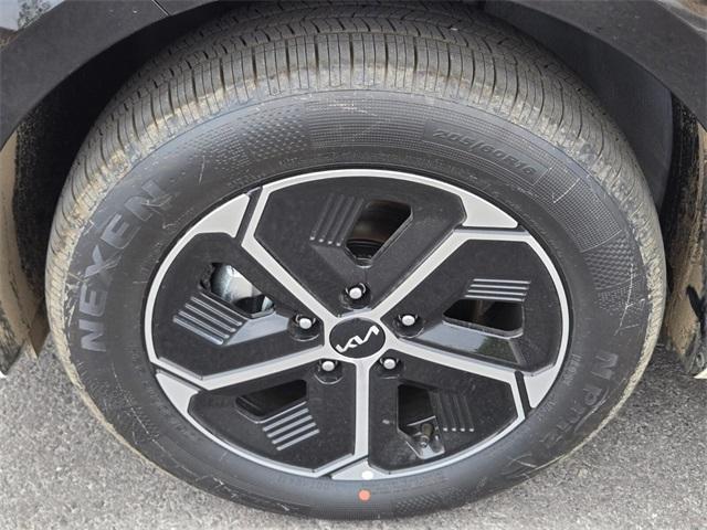 new 2025 Kia Niro car, priced at $33,995