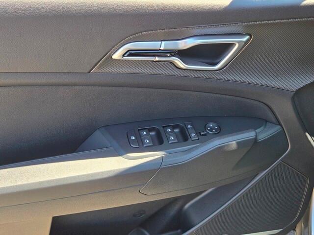 new 2025 Kia Sportage Hybrid car, priced at $30,585
