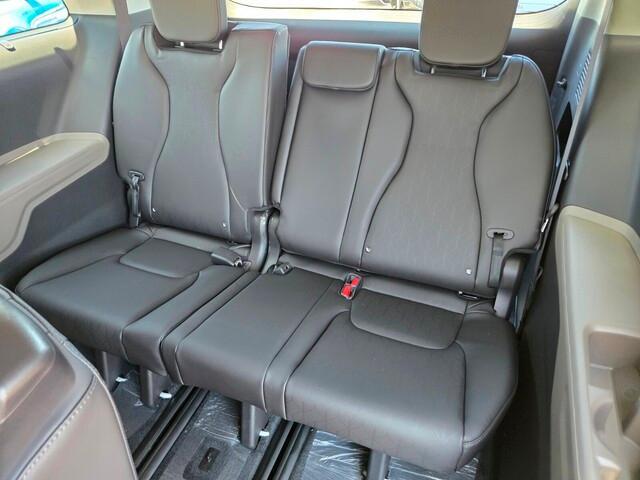 new 2026 Kia Carnival Hybrid car, priced at $45,520