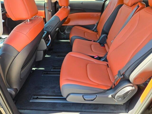 new 2025 Kia Carnival Hybrid car, priced at $50,560