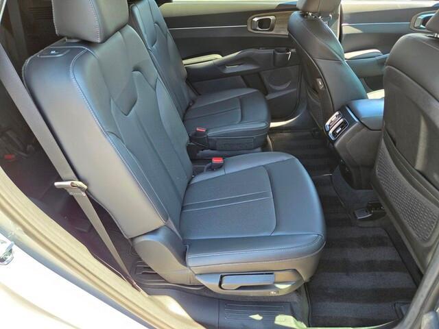 used 2023 Kia Sorento car, priced at $30,950