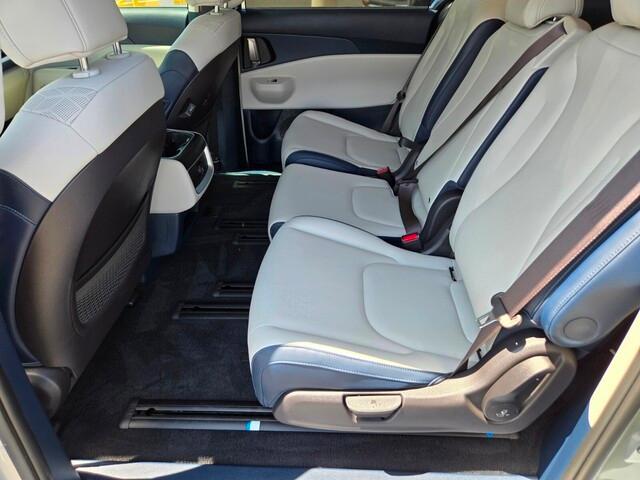 used 2025 Kia Carnival Hybrid car, priced at $41,885