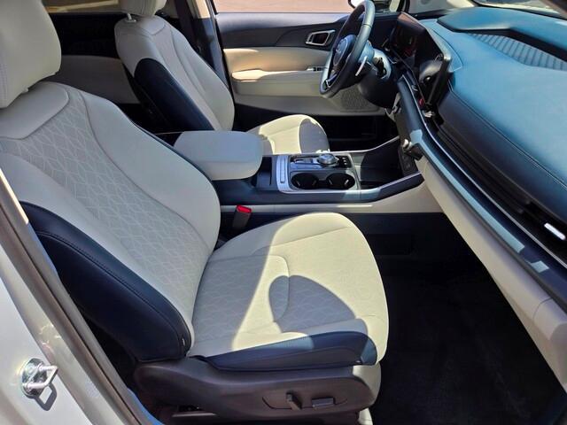 used 2025 Kia Carnival Hybrid car, priced at $41,885