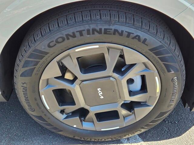 used 2025 Kia Carnival Hybrid car, priced at $41,885