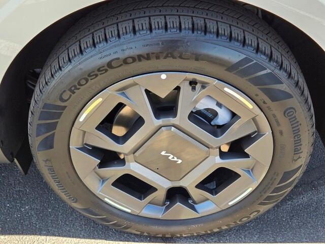 used 2025 Kia Carnival Hybrid car, priced at $41,885