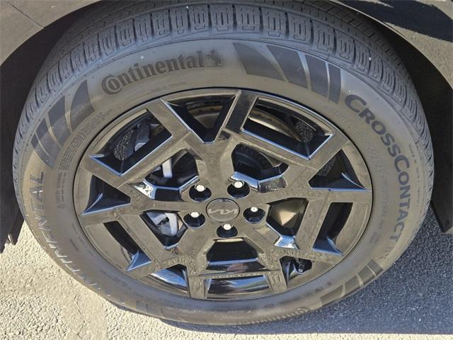 used 2025 Kia Carnival Hybrid car, priced at $47,955