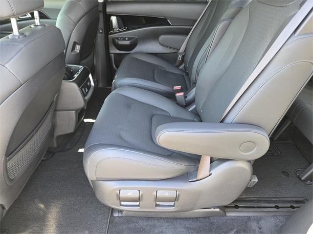 used 2025 Kia Carnival Hybrid car, priced at $47,955