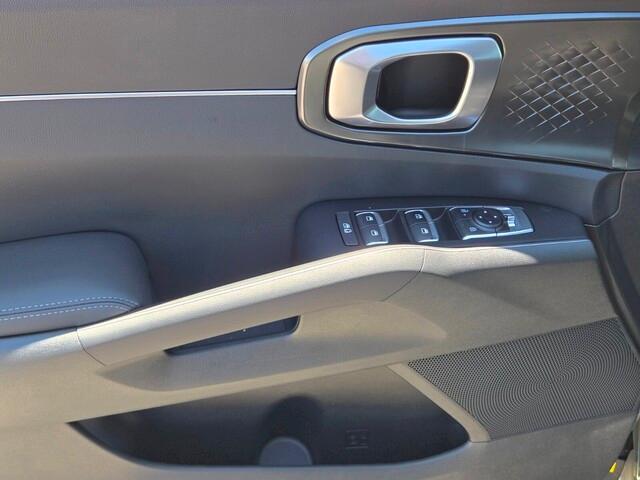 new 2025 Kia Sorento Hybrid car, priced at $40,330