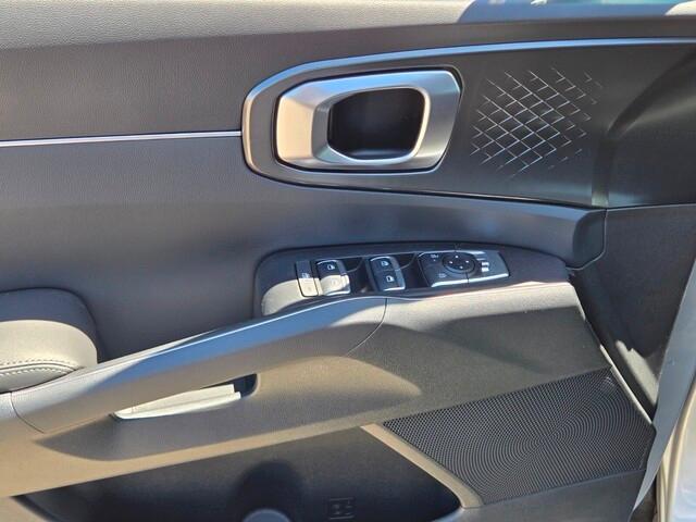 new 2025 Kia Sorento Hybrid car, priced at $39,770