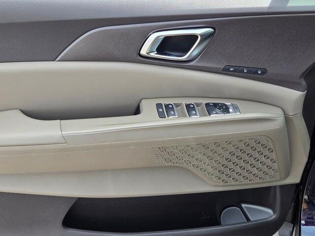 new 2025 Kia Carnival Hybrid car, priced at $45,670