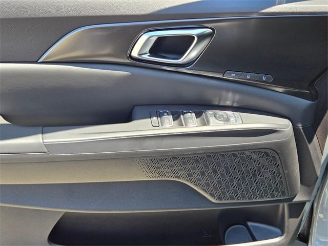 new 2025 Kia Carnival Hybrid car, priced at $51,790