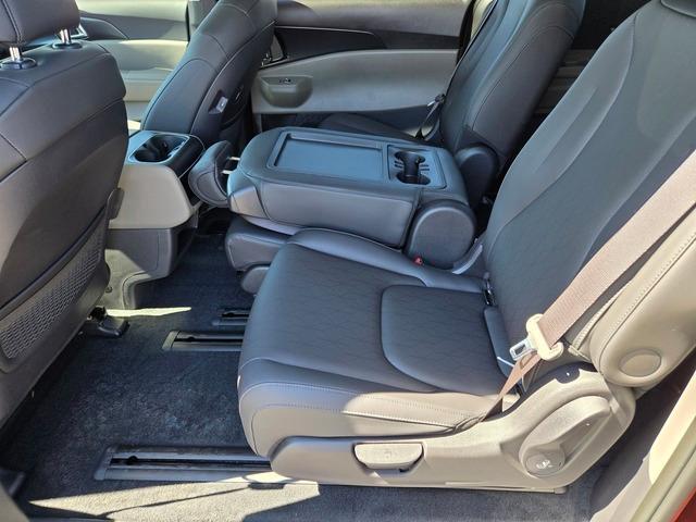 new 2025 Kia Carnival Hybrid car, priced at $40,775