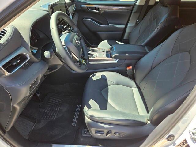 used 2023 Toyota Highlander car, priced at $43,200