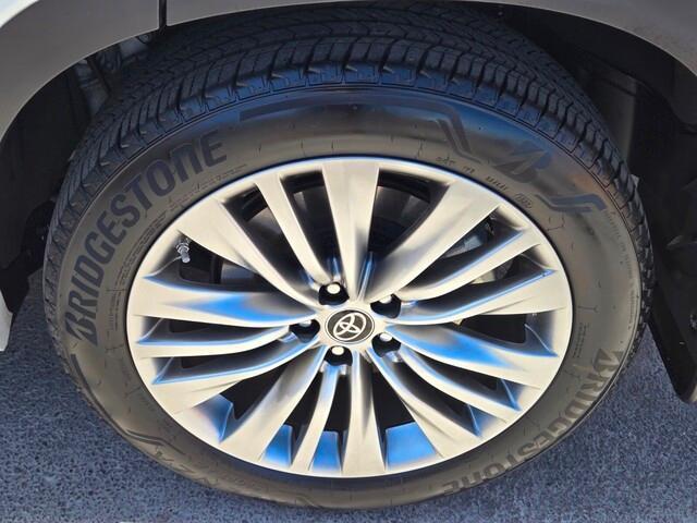 used 2023 Toyota Highlander car, priced at $43,200