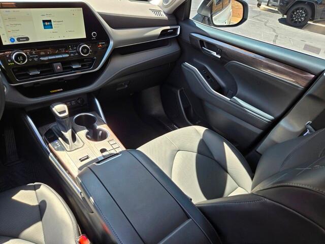 used 2023 Toyota Highlander car, priced at $43,200