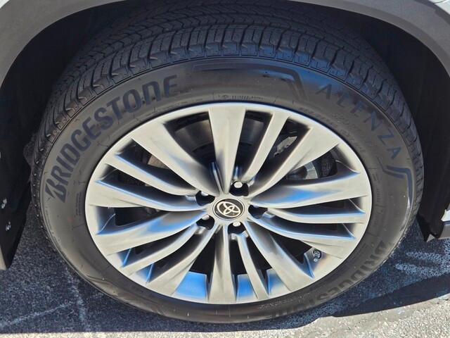 used 2023 Toyota Highlander car, priced at $43,200