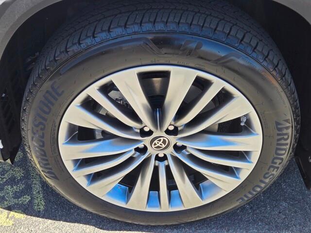 used 2023 Toyota Highlander car, priced at $43,200