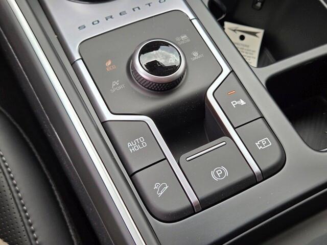 new 2025 Kia Sorento Hybrid car, priced at $40,800