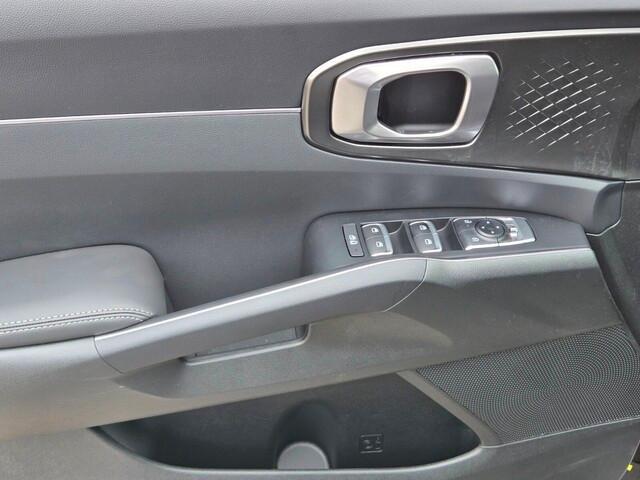 new 2025 Kia Sorento Hybrid car, priced at $40,800