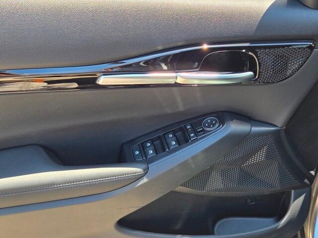 new 2025 Kia Seltos car, priced at $27,415