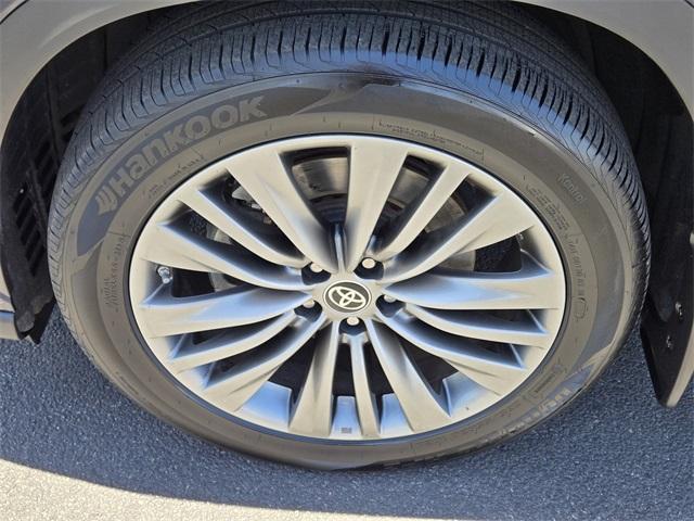 used 2021 Toyota Highlander car, priced at $33,995