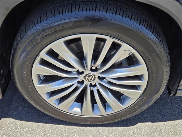 used 2021 Toyota Highlander car, priced at $33,995