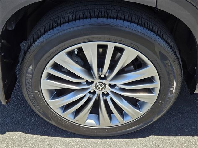 used 2021 Toyota Highlander car, priced at $33,995