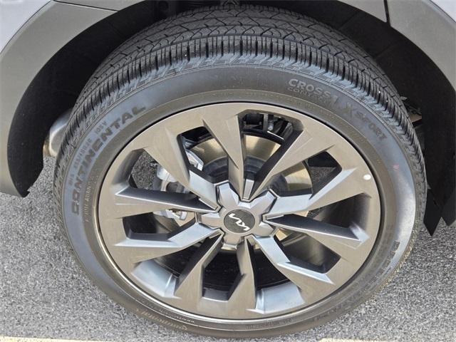 used 2023 Kia Sorento car, priced at $31,300
