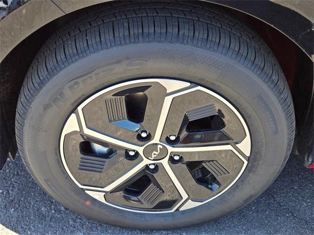 new 2025 Kia Niro car, priced at $33,975