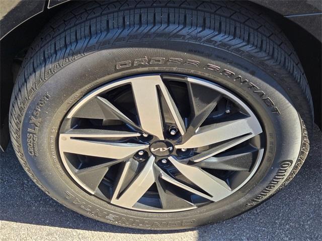 used 2023 Kia Sorento car, priced at $26,988