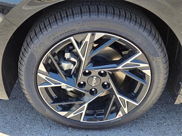 new 2025 Kia K5 car, priced at $32,260