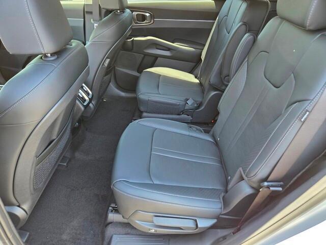 new 2025 Kia Sorento Hybrid car, priced at $41,630