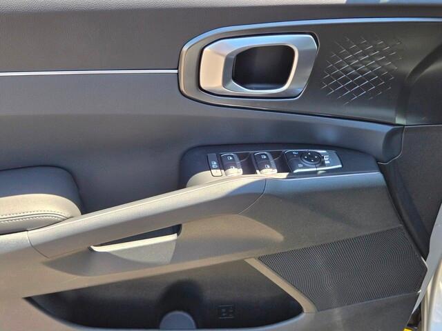 new 2025 Kia Sorento Hybrid car, priced at $41,630