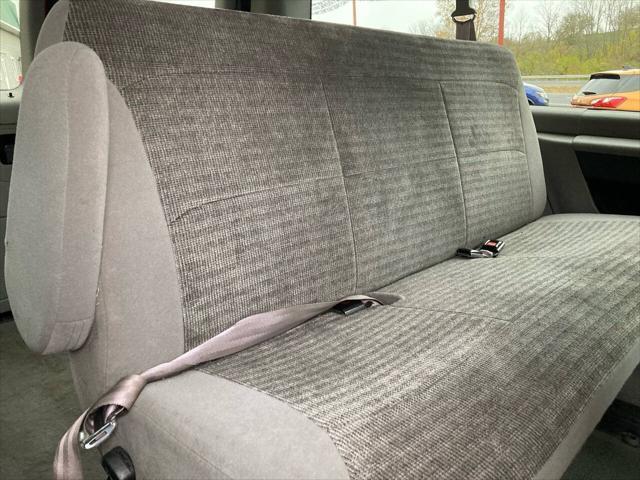 used 2000 Ford E150 car, priced at $8,995