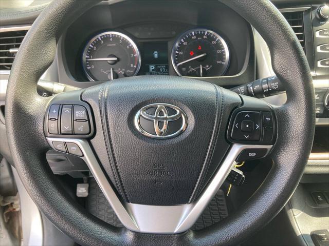 used 2014 Toyota Highlander car, priced at $15,495