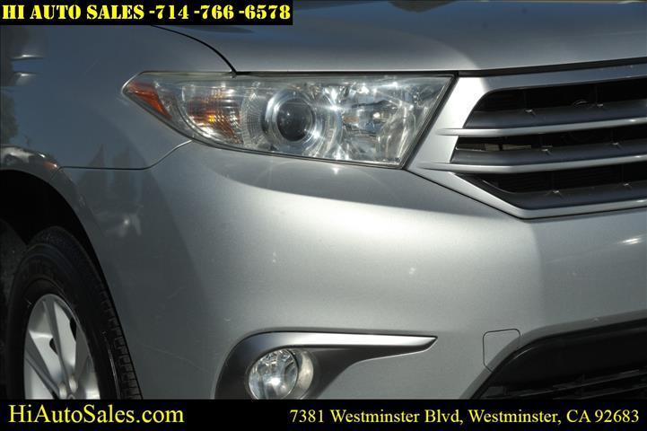 used 2012 Toyota Highlander car, priced at $12,998