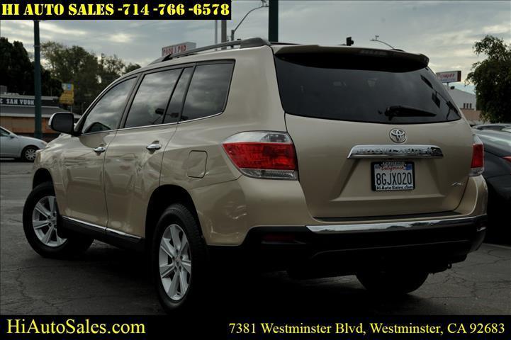 used 2012 Toyota Highlander car, priced at $13,498