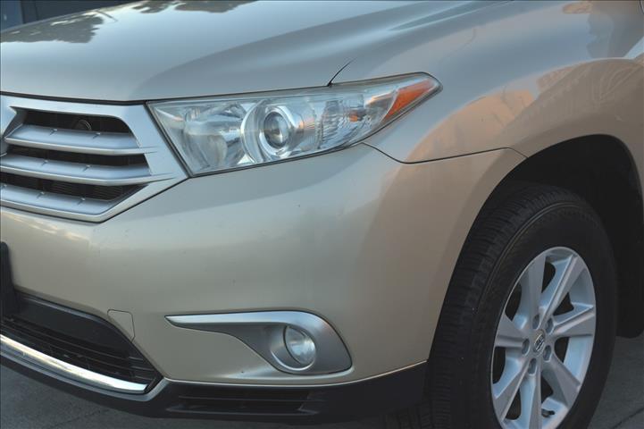 used 2012 Toyota Highlander car, priced at $13,498