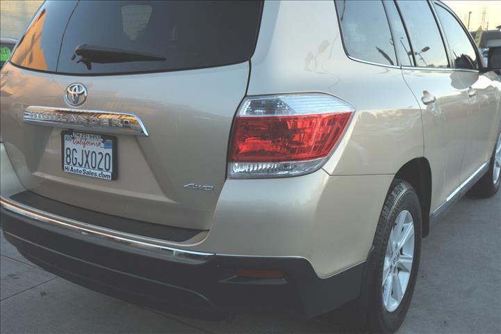 used 2012 Toyota Highlander car, priced at $13,498