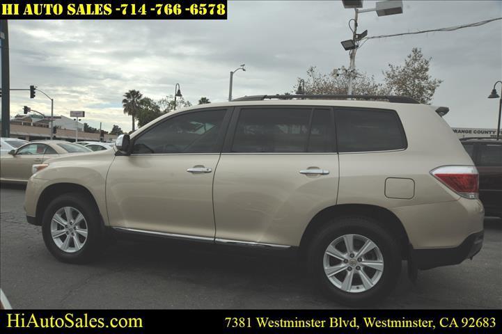 used 2012 Toyota Highlander car, priced at $13,498