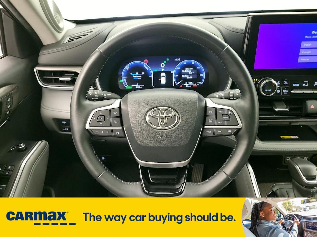 used 2023 Toyota Highlander Hybrid car, priced at $47,998