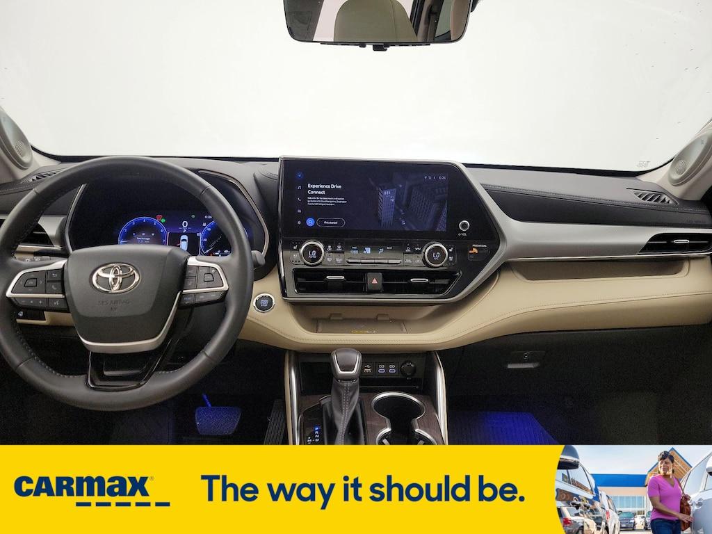 used 2023 Toyota Highlander car, priced at $47,998